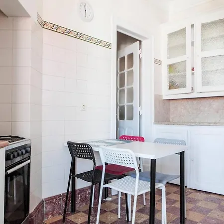 Anjos Flat With 5bd * Lissabon