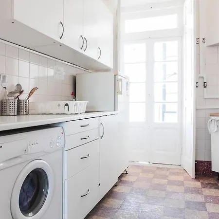Anjos Flat With 5bd * Lissabon